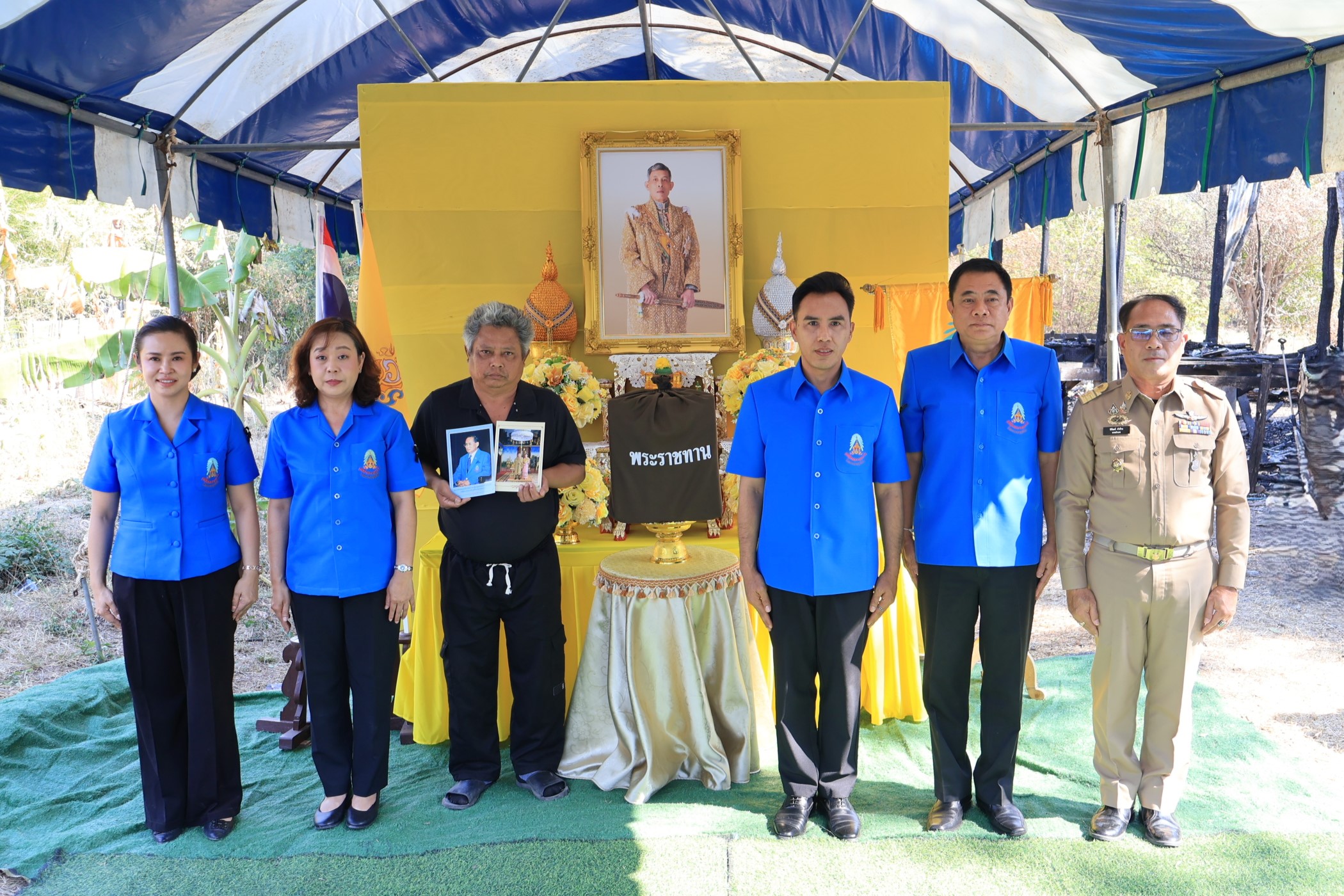มูลนิธิราชประชานุเคราะห์ ในพระบรมราชูปถัมภ์ จังหวัดลพบุรี เชิญสิ่งของพระราชทาน มอบให้ผู้ประสบอัคคีภัย ในพื้นที่ อำเภอโคกสำโรง จังหวัดลพบุรี จำนวน 2 ครอบครัว