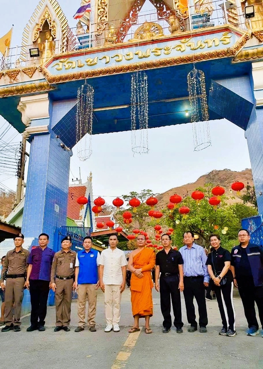 ผู้ว่าราชการจังหวัดลพบุรี นำคณะเยี่ยมชมการจัด "งานเทศกาลนมัสการรอยพระพุทธบาท ณ วัดเขาวงพระจันทร์" สถานที่ศักดิ์สิทธิ์และเป็นแลนด์มาร์คสำคัญของจังหวัดลพบุรี&nbsp;