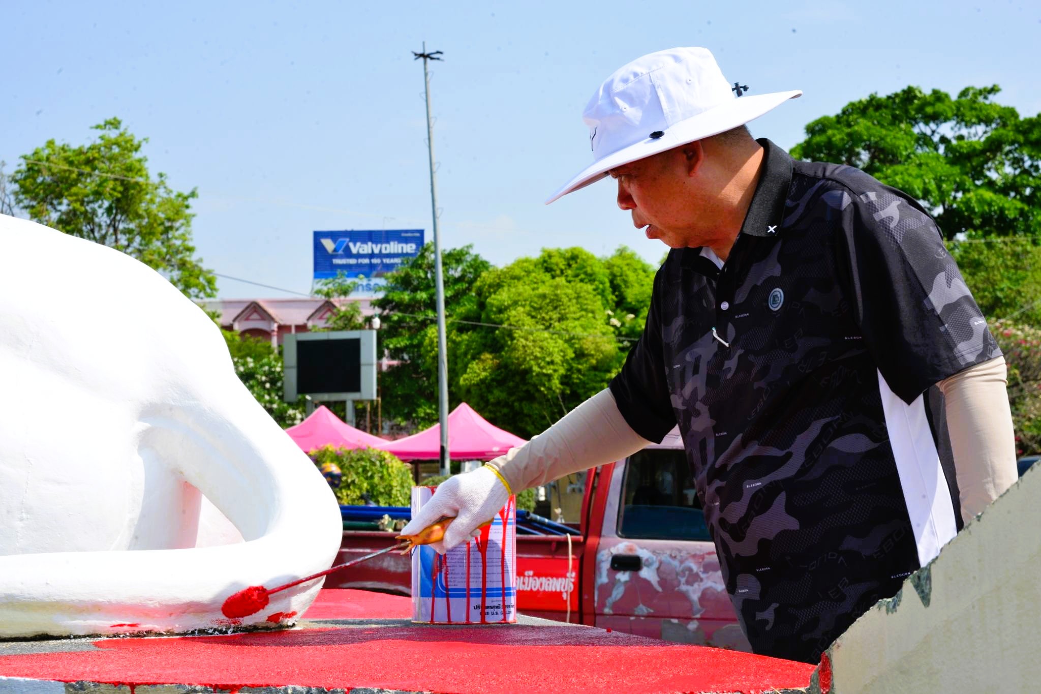 เทศบาลเมืองลพบุรี เดินหน้าพัฒนาปรับปรุงวงเวียนศรีสุริโยทัย เพื่อให้เกิดความสวยงาม เป็นระเบียบเรียบร้อย ส่งเสริมสร้างการท่องเที่ยว และความสวยงามของบ้านเมือง