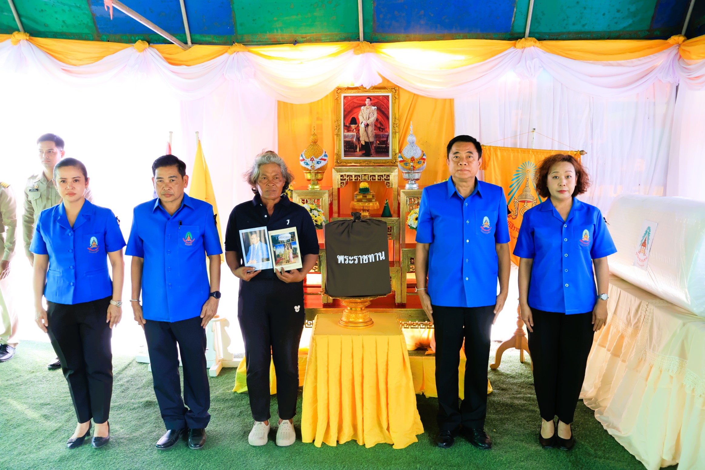 มูลนิธิราชประชานุเคราะห์ ในพระบรมราชูปถัมภ์ จังหวัดลพบุรี เชิญสิ่งของพระราชทาน มอบให้ผู้ประสบอัคคีภัย ในพื้นที่ อำเภอท่าวุ้ง มีประชาชนได้รับความเดือดร้อน จำนวน 4 ราย&nbsp;