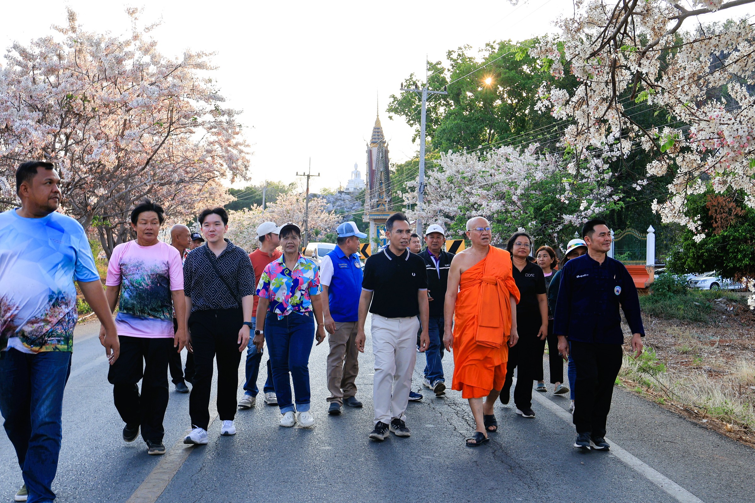 จังหวัดลพบุรี ส่งเสริมการท่องเที่ยวชุมชน &ldquo;เมืองน่าอยู่ สิ่งแวดล้อมดี มีอาหารปลอดภัย&rdquo; ยกระดับผลิตภัณฑ์การเกษตรสร้างรายได้สู่ชุมชนอย่างยั่งยืน ณ วัดถ้ำบ่อท่อง ตำบลช่องสาริกา อำเภอพัฒนานิคม&nbsp;