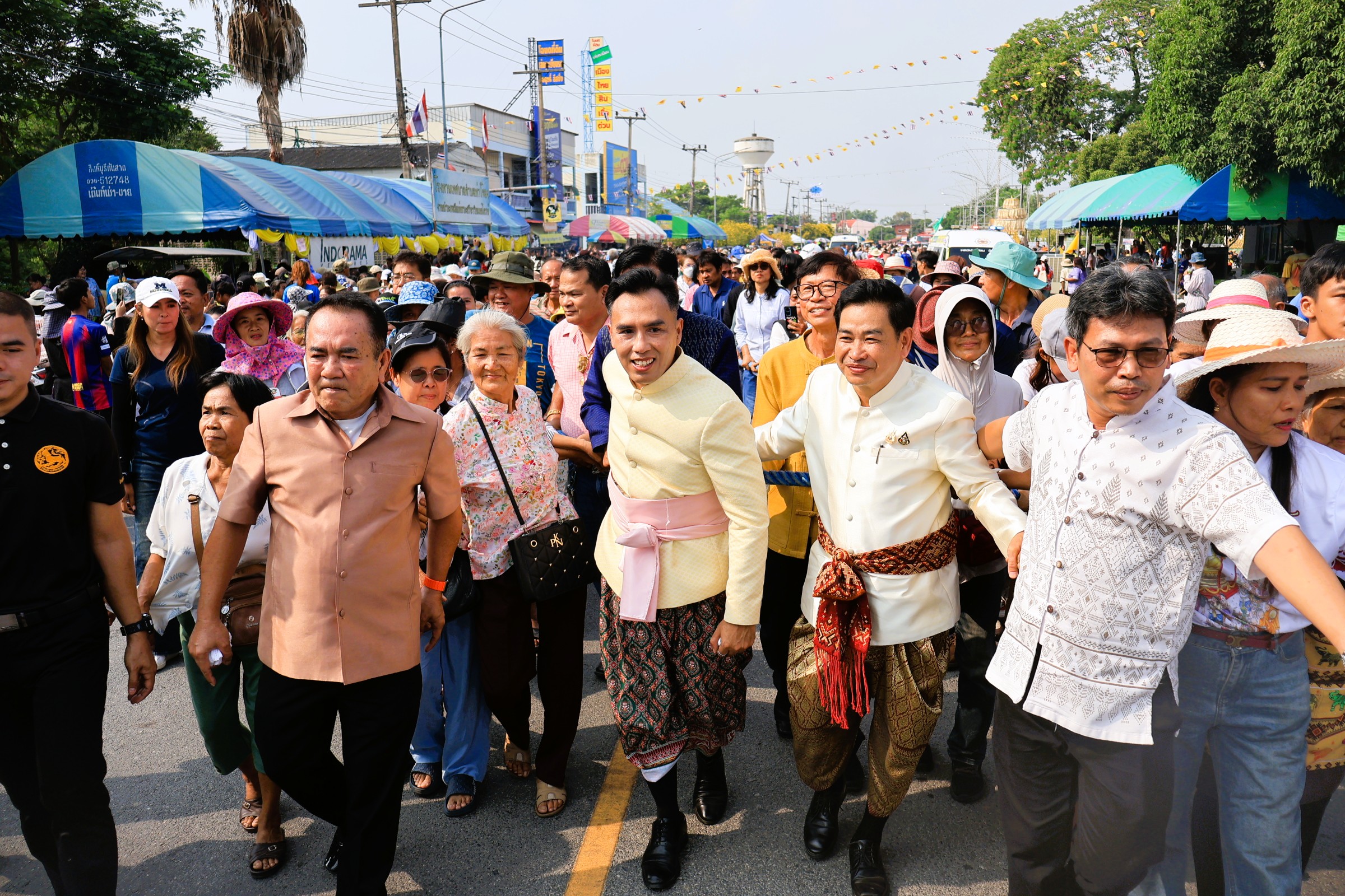 ผู้ว่าราชการจังหวัดลพบุรีนำพุทธศาสนิกชน ร่วมสืบสานประเพณีแห่พระศรีอริยเมตไตรย์ วัดไลย์ พระพุทธรูปศักดิ์สิทธิ์ แห่งลุ่มน้ำบางขาม มรดกภูมิปัญญาทางวัฒนธรรมระดับชาติ ที่สืบทอดกันมายาวนานกว่า 100 ปี