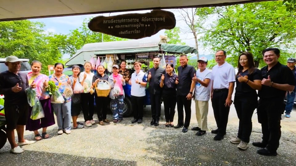 จังหวัดลพบุรี จับจ่าย &ldquo;ไทยช่วยไทย&rdquo; ผ่านเครือข่ายรถพุ่มพวงได้รับผลตอบรับอย่างคึกคัก ช่วยประชาชนลดค่าครองชีพ