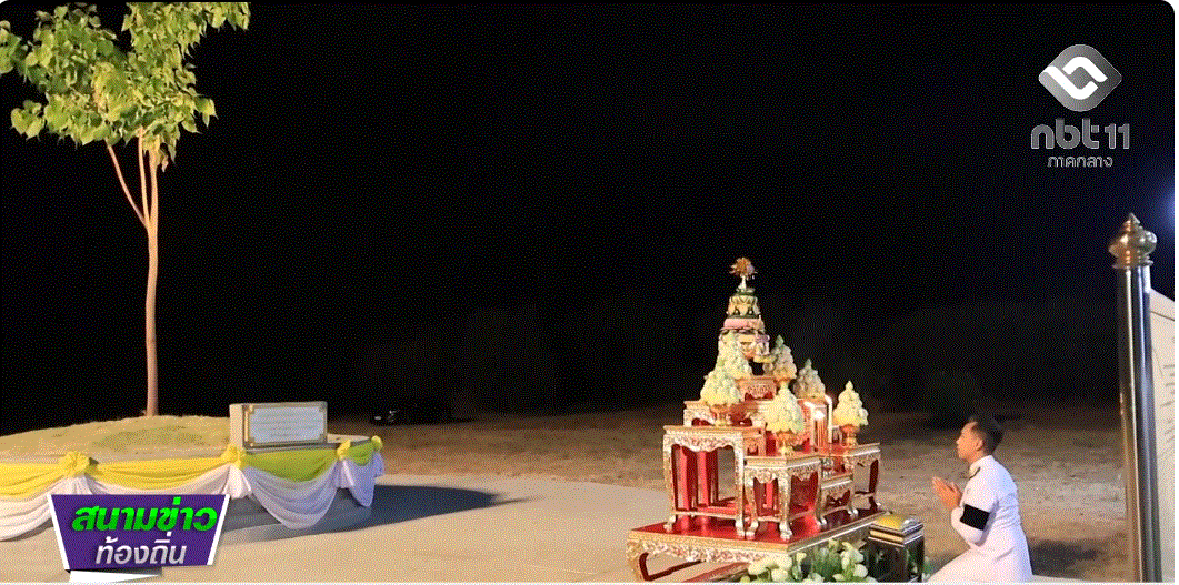 690602 ผู้ว่าฯ ลพบุรี เชิญพุ่มดอกบัวประดิษฐ์พระราชทาน