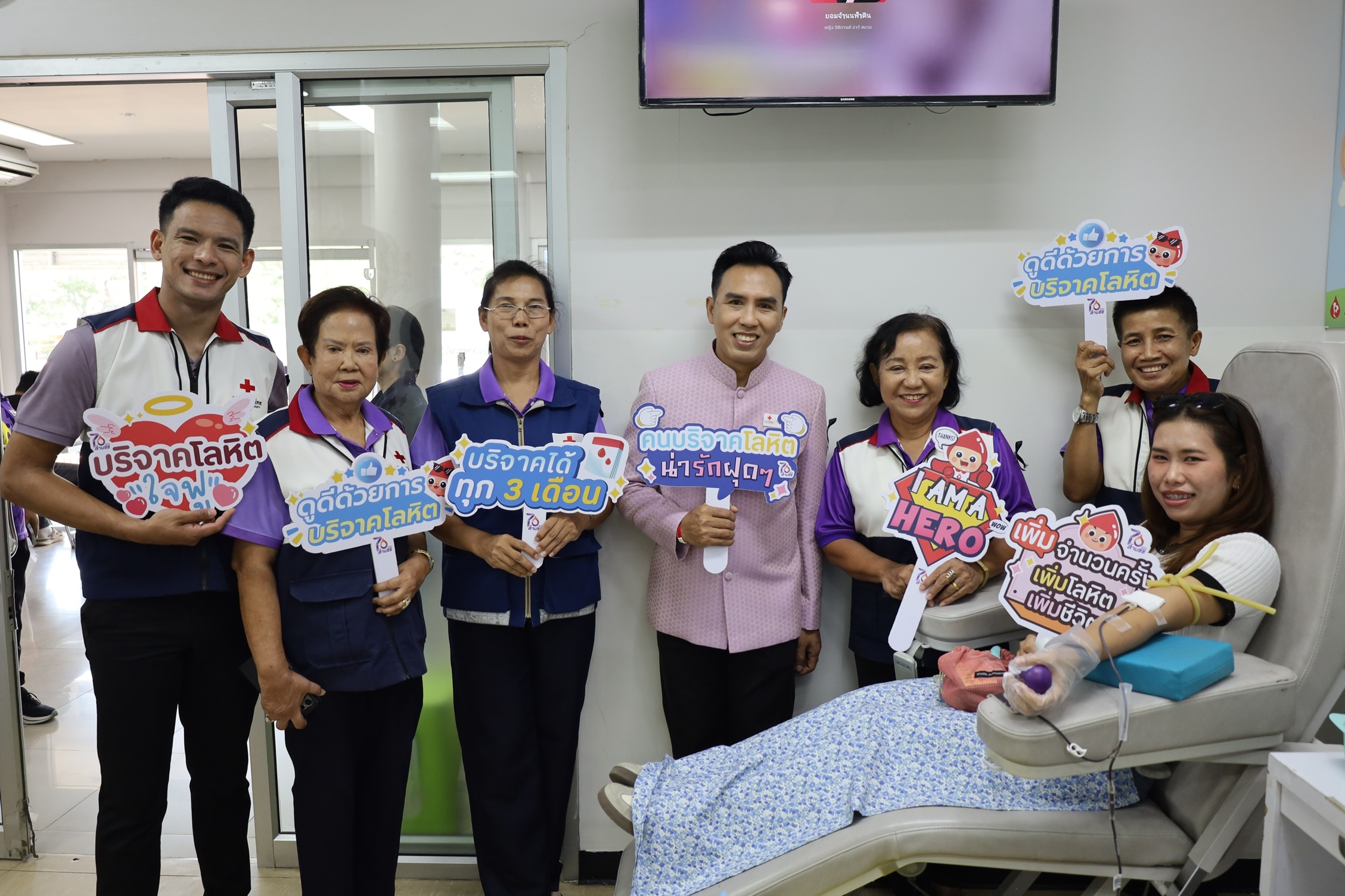 นายกเหล่ากาชาดจังหวัดลพบุรีเยี่ยมให้กำลังใจผู้บริจาคโลหิตถวายเป็นพระราชกุศล เนื่องในโอกาสพระราชพิธีมหามงคลเฉลิมพระชนมพรรษา ๔ รอบ สมเด็จพระนางเจ้าฯ พระบรมราชินี ๓ มิถุนายน ๒๕๖๙