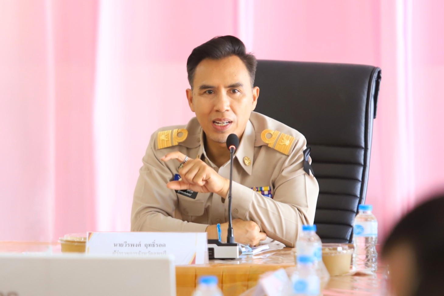 ผู้ว่าฯ ลพบุรี เตือนภัยเงียบหน้าฝน &ldquo;วิกฤตแมลงวัน&rdquo; ชี้ความชื้นสูงเสี่ยงโรคระบาด บูรณาการทุกภาคส่วนลงพื้นที่ตรวจสอบพร้อมแนะนำประชาชนป้องกันตัว