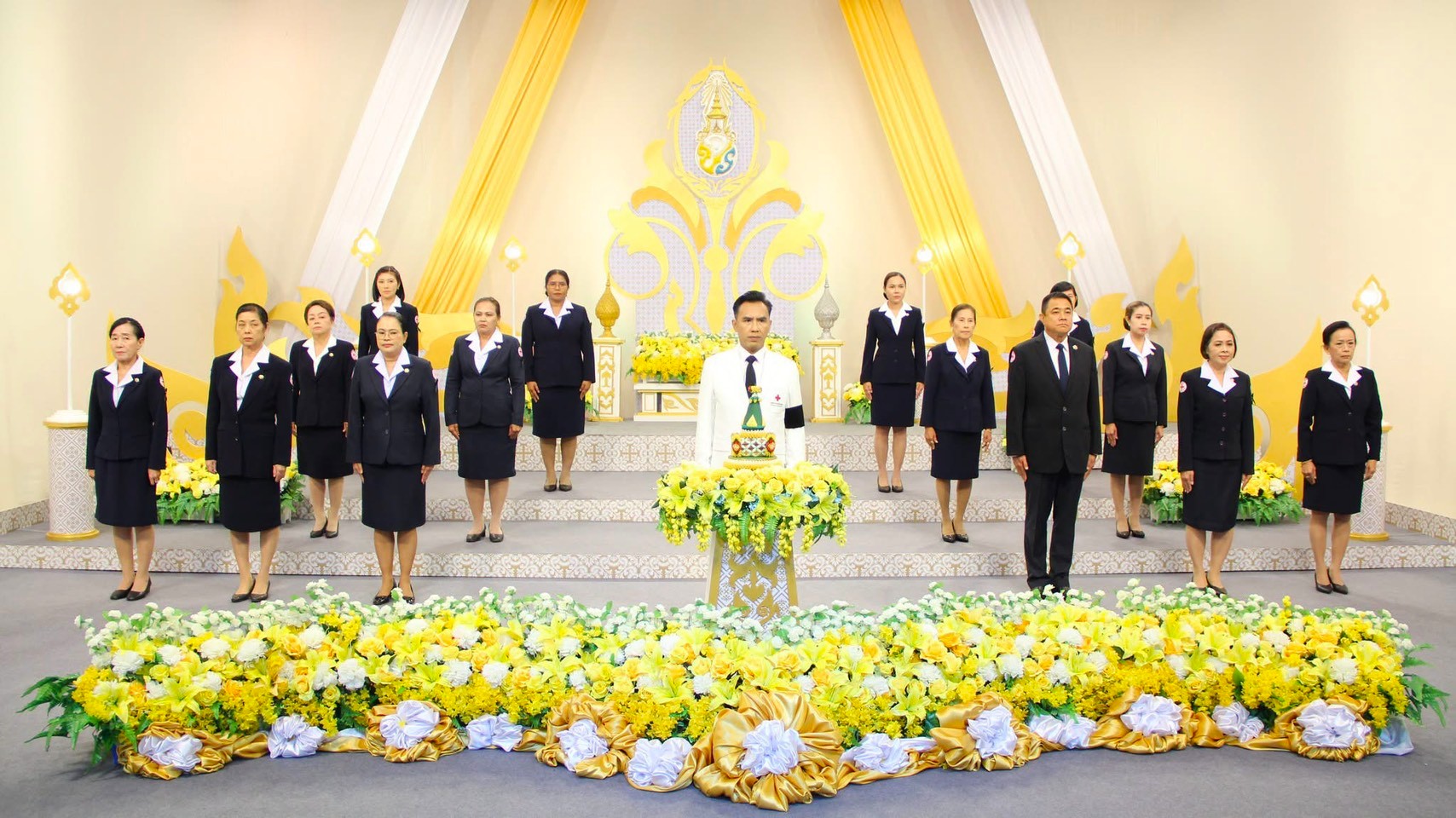 นายกเหล่ากาชาดจังหวัดลพบุรี &nbsp;นำคณะกรรมการและสมาชิกเหล่ากาชาดฯ &nbsp;ร่วมบันทึกเทปถวายพระพร &nbsp;พระบาทสมเด็จพระเจ้าอยู่หัว เนื่องในโอกาสวันเฉลิมพระชนมพรรษา ๒๘ กรกฎาคม ๒๕๖๙ &nbsp; ณ ห้องแสดงใหญ่ สถานีโทรทัศน์แห่งประเทศไทยจังหวัดกาญจนบุรี&nbsp;