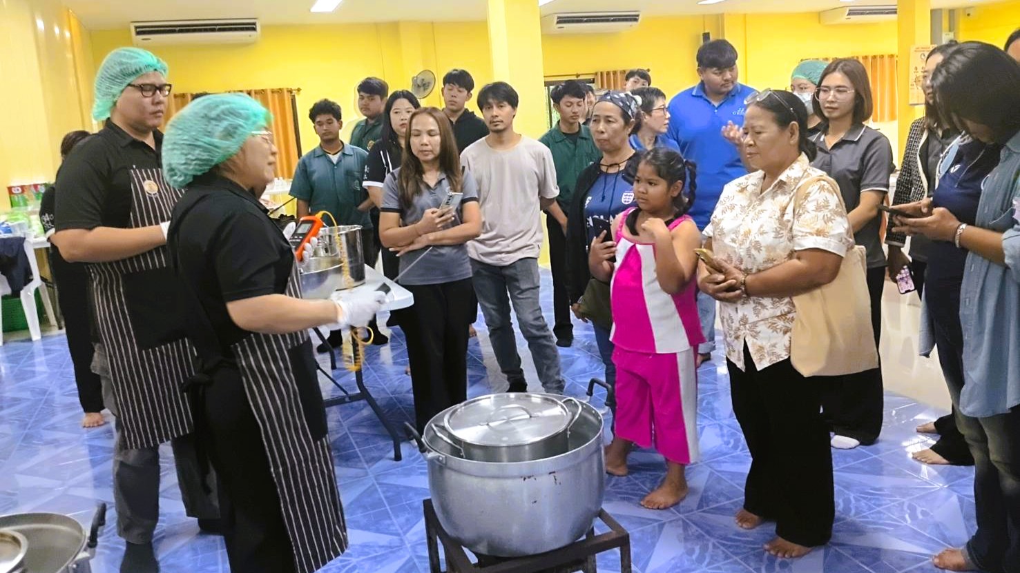 สำนักงานปศุสัตว์จังหวัดลพบุรี เดินหน้าขับเคลื่อนนโยบายส่งเสริมอาชีพและสร้างความเข้มแข็งให้เกษตรกร จัดอบรมเชิงปฏิบัติการ "โครงการส่งเสริมศักยภาพการแปรรูปผลิตภัณฑ์นมเพื่อความยั่งยืนฯ ปี 2569" นำร่องหลักสูตรแปรรูปขั้นพื้นฐาน หวังต่อยอดสร้างมูลค่าเพิ่มให้ผลผลิต แก้ปัญหาราคาน้ำนมดิบผันผวน พร้อมผลักดันเกษตรกรก้าวสู่การเป็นผู้ประกอบการรายย่อย&nbsp;