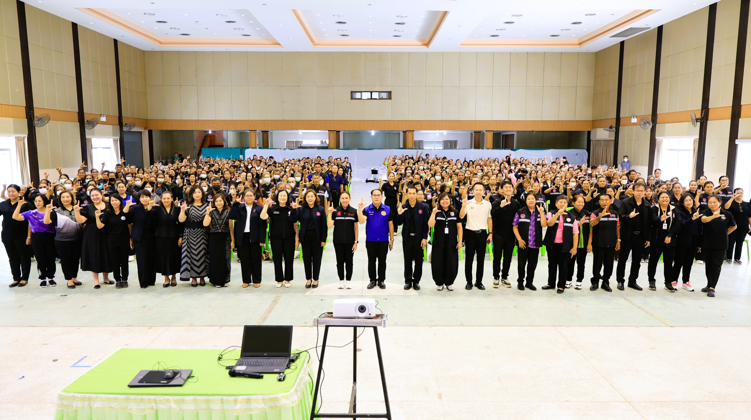 ผู้ช่วยรัฐมนตรี พม. เปิดโครงการพัฒนาศักยภาพอาสาสมัครพัฒนาสังคมและความมั่นคงของมนุษย์ (อพม.) ขับเคลื่อนทีมสร้างสุข พร้อมชูจังหวัดลพบุรีเป็นพื้นที่นำร่องแห่งแรกของภาคกลางในการบูรณาการความช่วยเหลือระดับพื้นที่