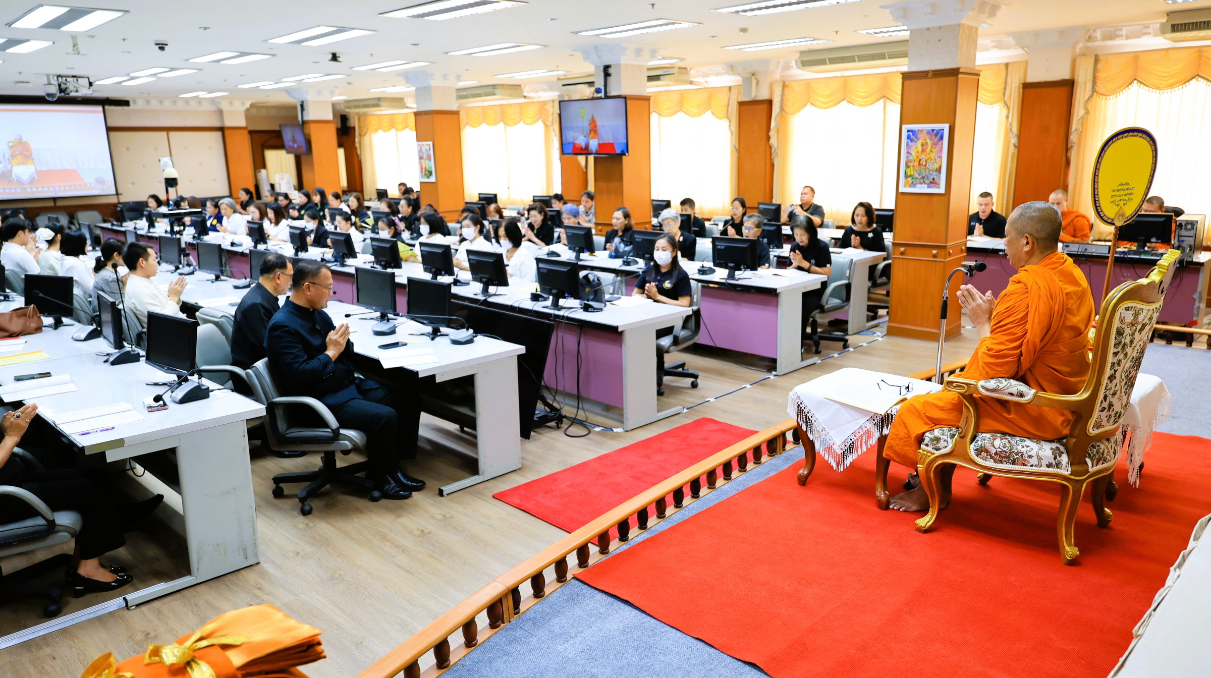 จังหวัดลพบุรี จัดกิจกรรม "เข้าพรรษา เข้าหาธรรม" ครั้งที่ 7 &nbsp;มุ่งส่งเสริมคุณธรรมจริยธรรม นำหลักธรรมคำสอนมาประยุกต์ใช้ในการดำเนินชีวิตและการปฏิบัติงาน