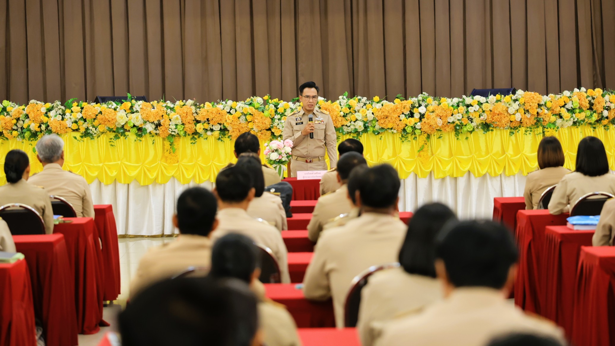 ผู้ว่าราชการจังหวัดลพบุรี มอบนโยบายข้าราชการสายบริหาร องค์การปกครองส่วนท้องถิ่น เน้นย้ำ &ldquo;หลักธรรมาภิบาล-บูรณาการเครือข่าย&rdquo; ยึดประโยชน์สุขของประชาชนเป็นสำคัญ &nbsp;