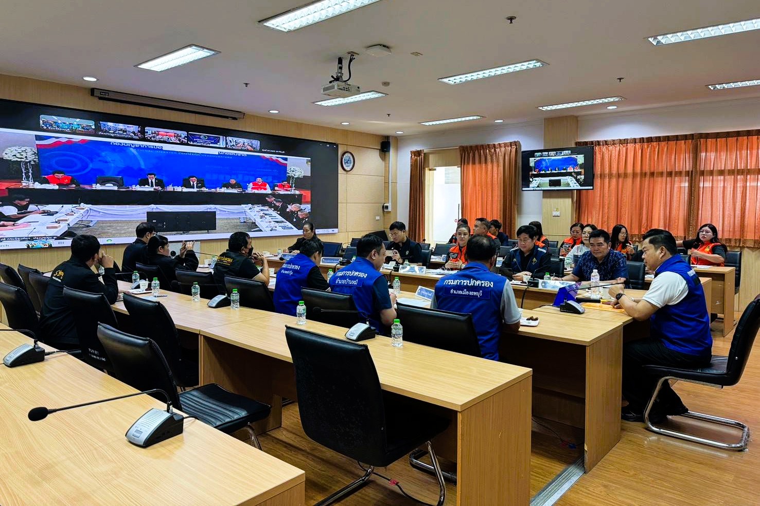 จังหวัดลพบุรี ร่วมประชุม บกปภ.ช. ติดตามสถานการณ์อุทกภัยและการช่วยเหลือประชาชนทั่วประเทศ พร้อมบูรณาการทุกหน่วยงาน รับมืออุทกภัย-เฝ้าระวังฝนตกหนักในพื้นที่ &nbsp;4&ndash;6 ต.ค. นี้&nbsp;