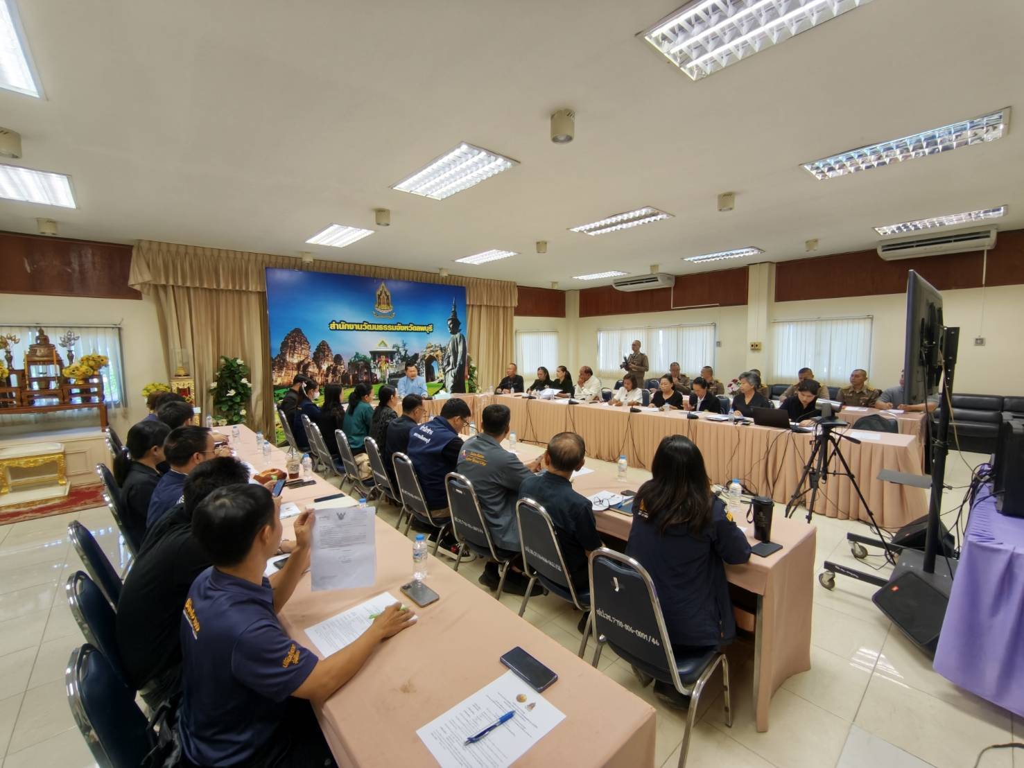 จังหวัดลพบุรี ประชุมคณะกรรมการฝ่ายการจัดพิธีการ เพื่อถวายเป็นพระราชกุศลแด่ สมเด็จพระนางเจ้าสิริกิติ์ พระบรมราชินีนาถ พระบรมราชชนนีพันปีหลวง วางแผนจัดงานให้เป็นไปด้วยความเรียบร้อย สมพระเกียรติ