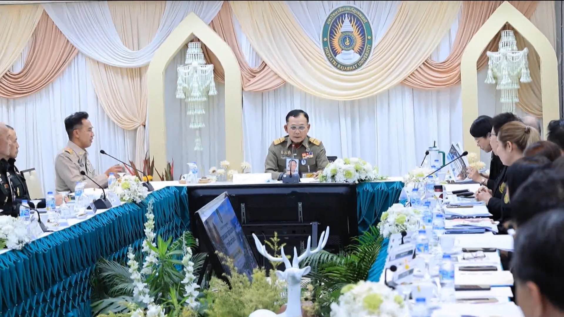 องคมนตรี ตรวจเยี่ยมมหาวิทยาลัยราชภัฏเทพสตรี ข่าวในพระราชสำนัก วันที่ ๑๕ ตุลาคม ๒๕๖๙