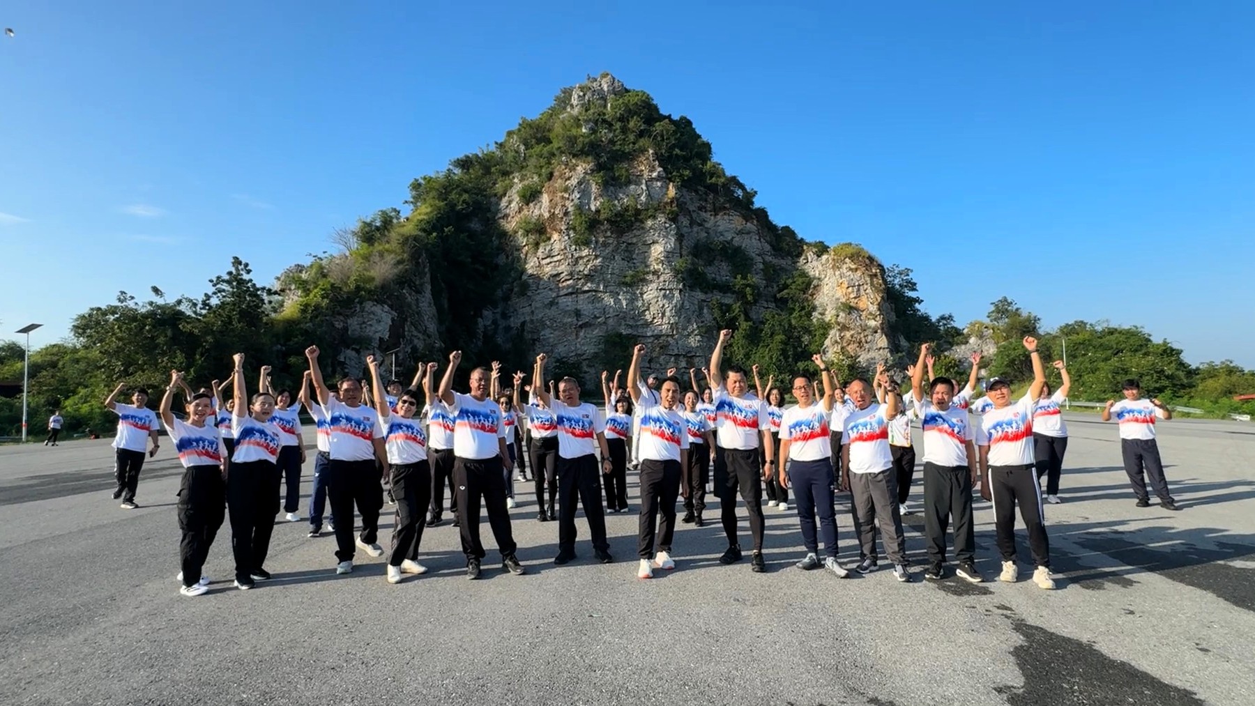 จังหวัดลพบุรีบูรณาการทุกภาคส่วนจัดทำสื่อประชาสัมพันธ์โครงการแสงนำใจไทยทั้งชาติ เดิน วิ่ง ปั่น ป้องกันอัมพาต ครั้งที่ 12 เฉลิมพระเกียรติ &nbsp;&ldquo;สโตรก 4 โรค 6 พฤติกรรม รู้แล้วทำ ป้องกันได้ &rdquo;