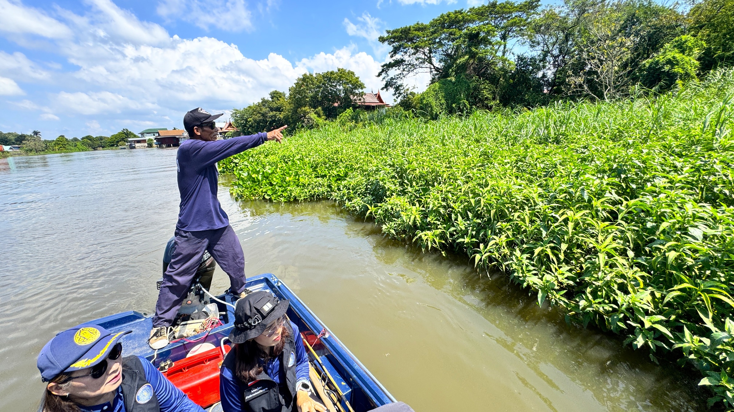 ประมงจังหวัดลพบุรี ร่วมกับ หน่วยป้องกันและปราบปรามประมงน้ำจืดเขื่อนป่าสักชลสิทธิ์ สระบุรี RE-X-RAY แม่น้ำลพบุรี ยืนยันยังไม่พบจระเข้ตามข่าวลือ พร้อมวางมาตรการเฝ้าระวังเข้มเพื่อความปลอดภัยสร้างความเชื่อมั่น คลายกังวล ให้พี่น้องประชาชนในพื้นที่ริมน้ำ