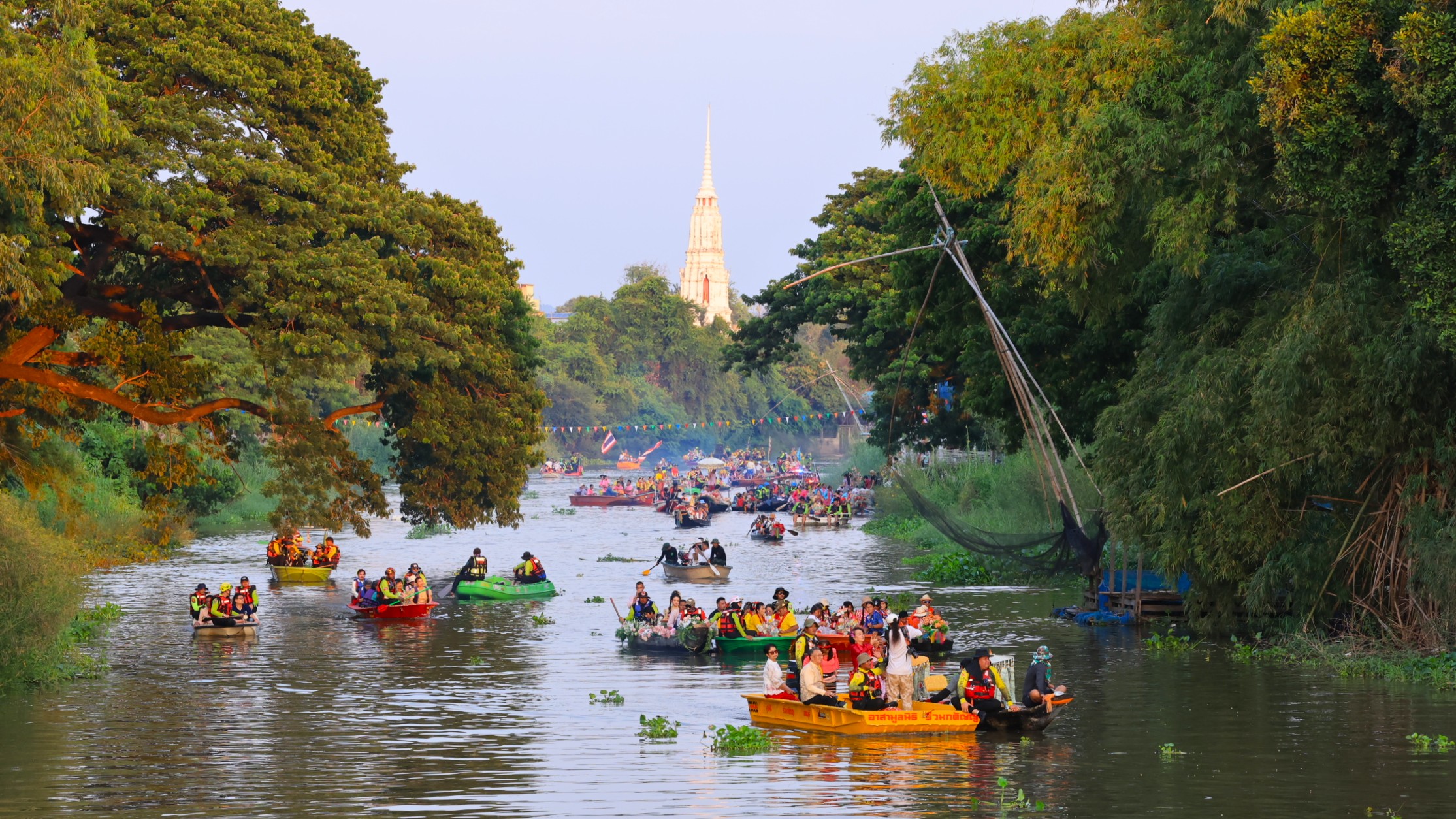 จังหวัดลพบุรี สืบสานประเพณีลอยผ้าป่าทางเรือ 5 วัด ปีที่ 24 ประจำปี 2569 เสน่ห์วัฒนธรรมชาวมอญเมืองละโว้ &nbsp;สะท้อนถึงภูมิปัญญาและศรัทธาทางพุทธศาสนาที่อาศัยอยู่กับสายน้ำ